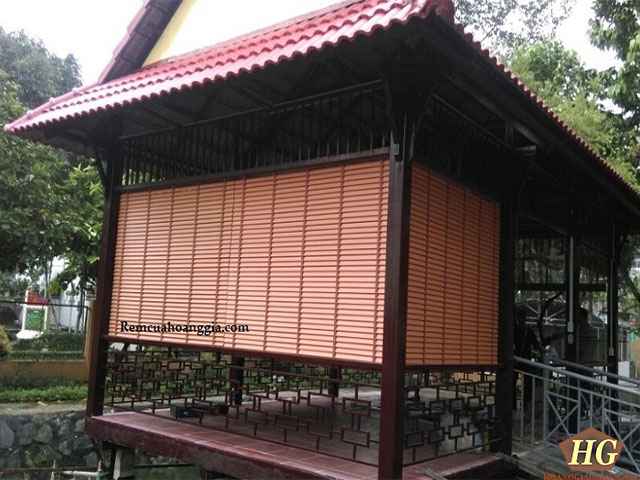 Thi công rèm nhựa giả gỗ cho Doanh Trại Quân Đội